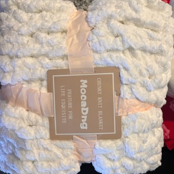 mocadng Other - Chunky Knit Blanket Throw 40"×40", Hand Knitted Warm Chenille Throw Blanket